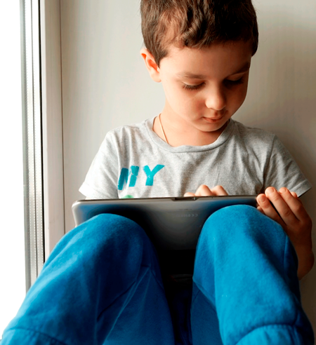 Children with iPad